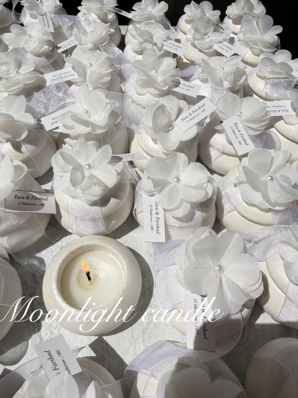 گیفت شات سنگی شمع moonlight طرح ترند با دیزاین گل و مروارید برای هر مناسبتی با لیبل دلخواه