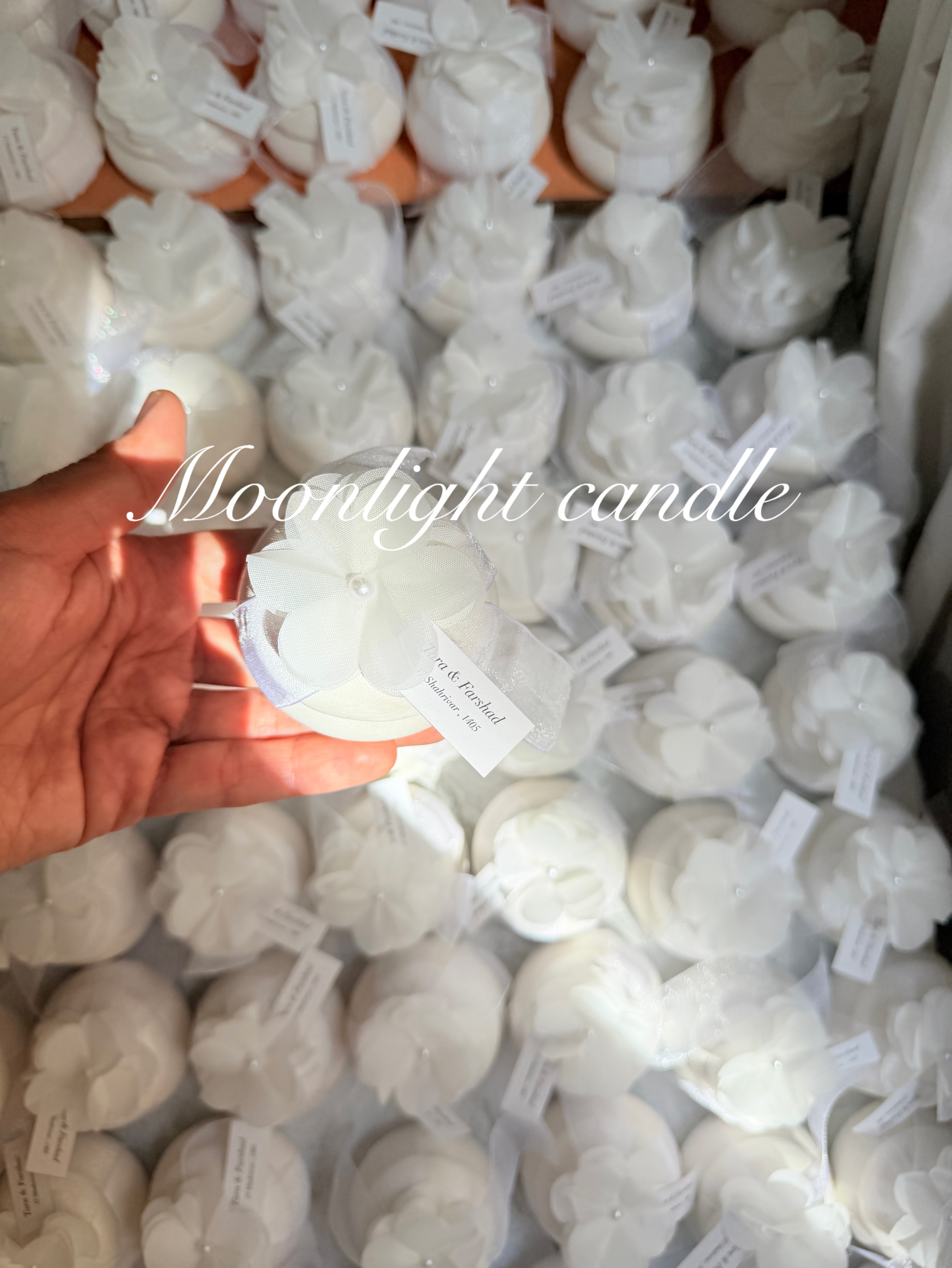 گیفت شات سنگی شمع moonlight طرح ترند با دیزاین گل و مروارید برای هر مناسبتی با لیبل دلخواه