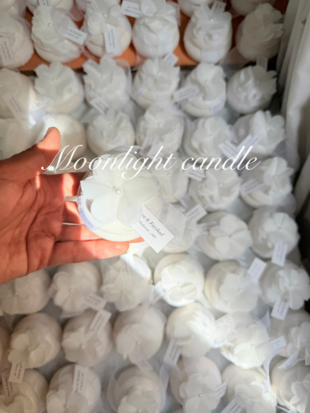 گیفت شات سنگی شمع moonlight طرح ترند با دیزاین گل و مروارید برای هر مناسبتی با لیبل دلخواه